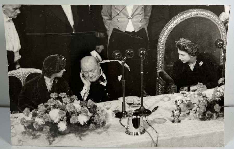 Press Photo: Winston Churchill with Queen Elizabeth II